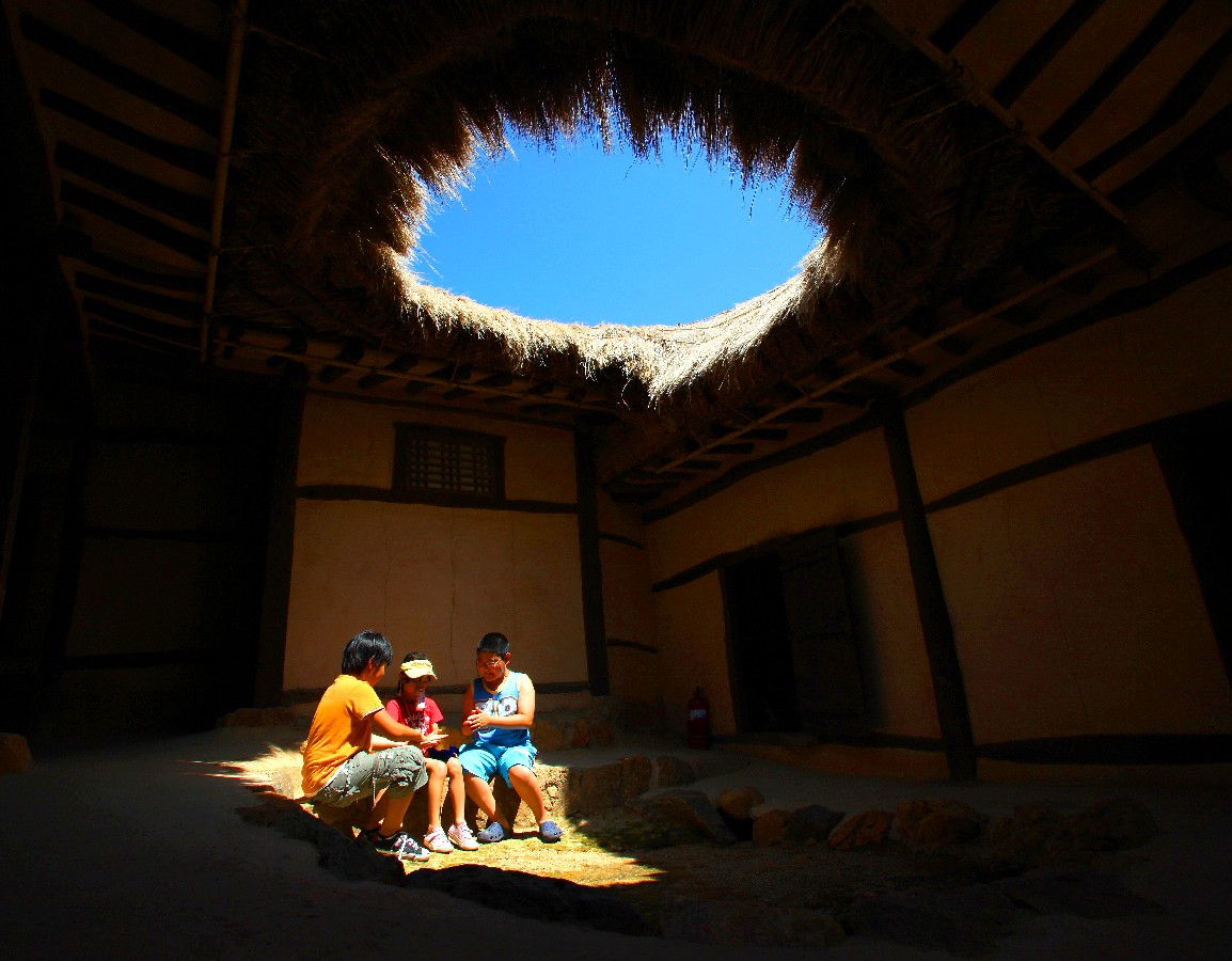 Prize winners – Kim Pyeonggi – Children at Bamgasi Choga